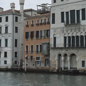 Locanda Leon Bianco On The Grand Canal Gasthuis